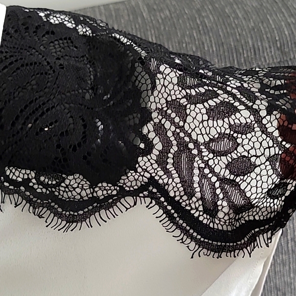 White, lace detailed blouse - Picture 3 of 4